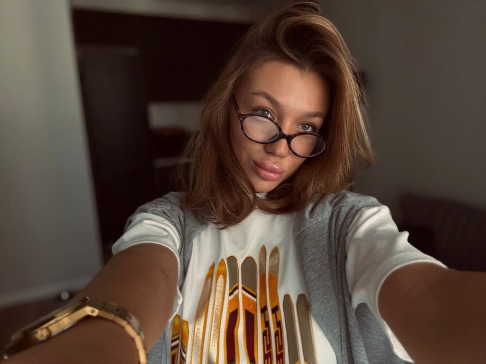 rudecam.live anna_ferrari livesex profile in green-eyes cams