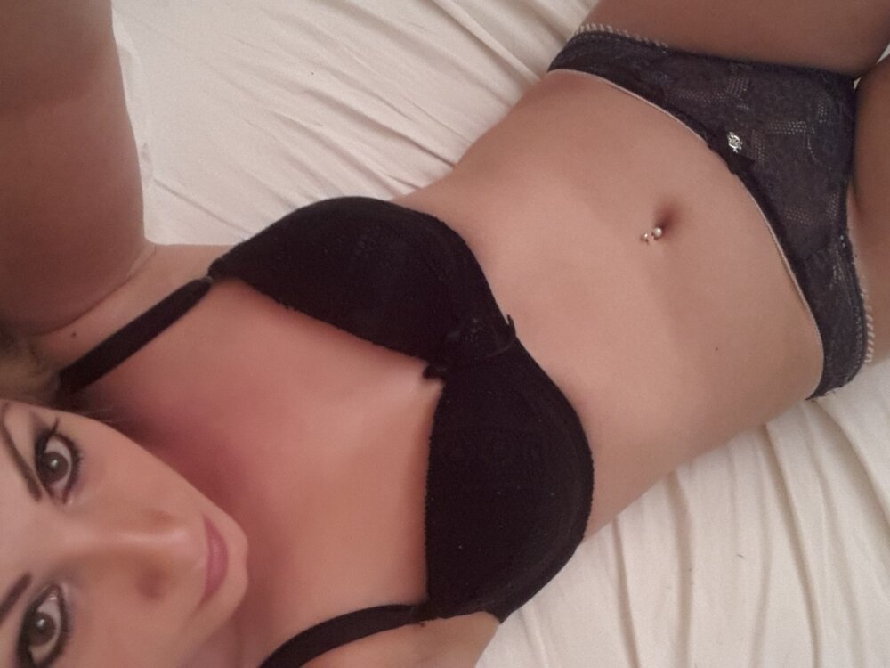 Live sex webcam photo for squirtlady33 #289175926