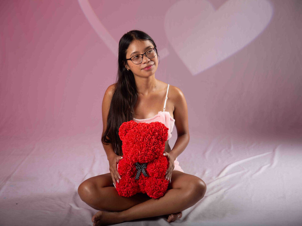 TEEN_ALAIA