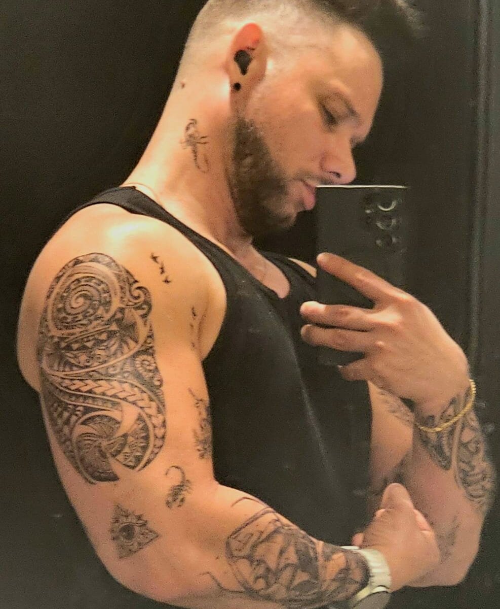 aaron_rose25 from stripchat