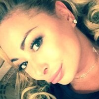 Blueberry_blond's Offline Chat Room