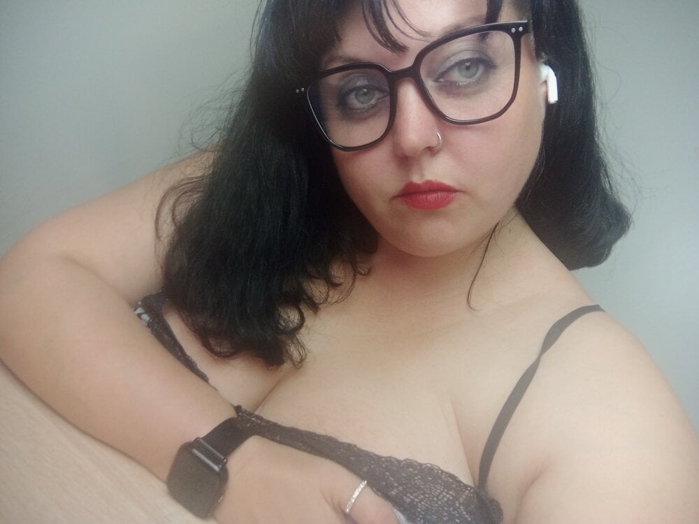 badgirlwebcam.com amelia_kissu livesex profile in caucasian cams
