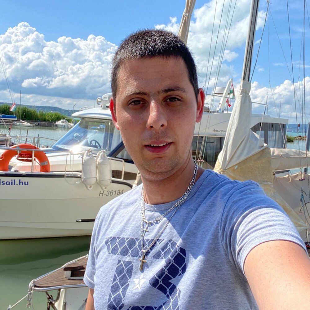 Felhasznalo95's Offline XXX Chat