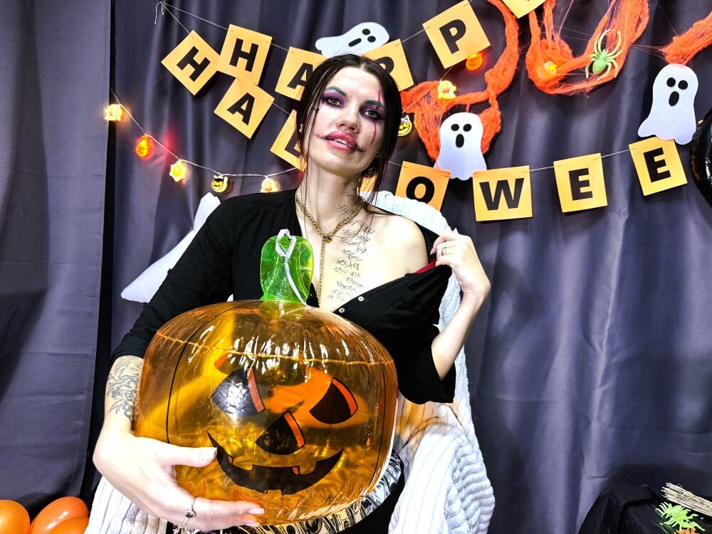 Live sex webcam photo for MilaLoona #290105860