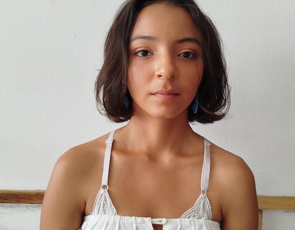 EmilyJonns' Offline XXX Chat