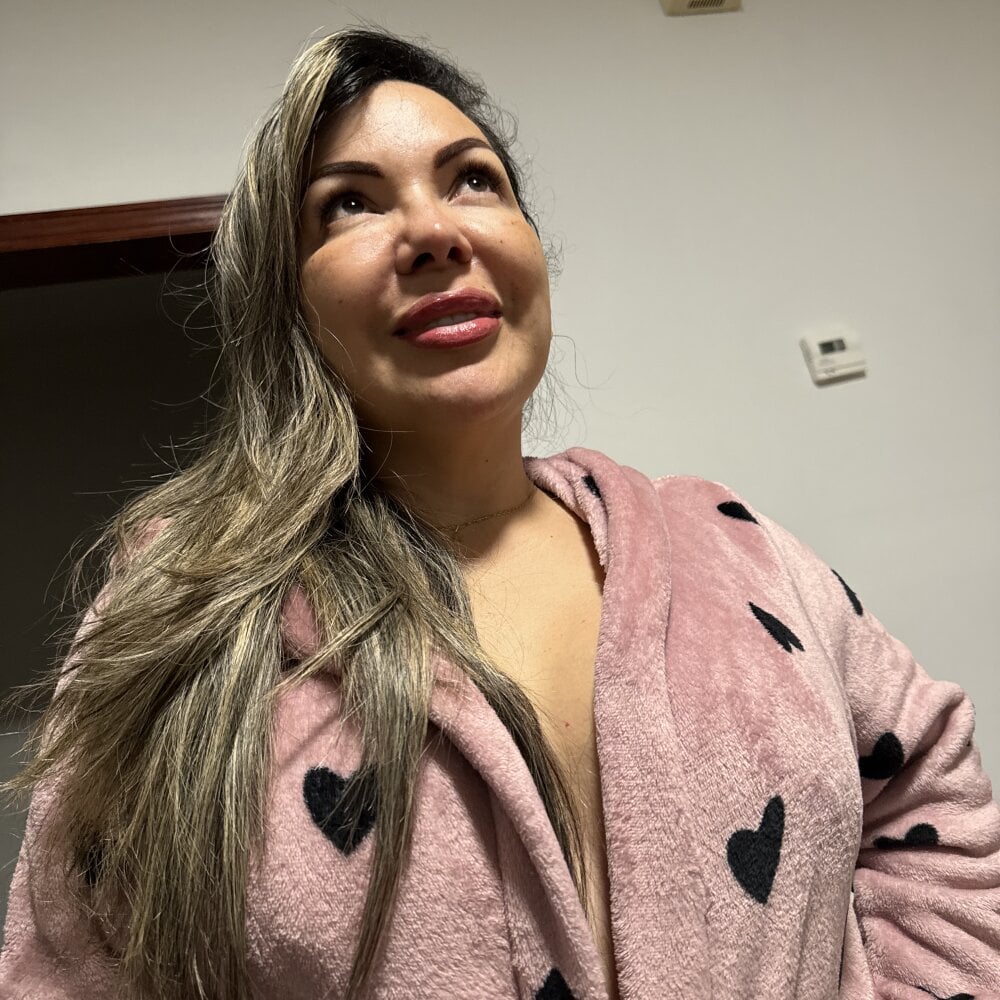 6livesex.com malvada82 livesex profile in blond-hair cams