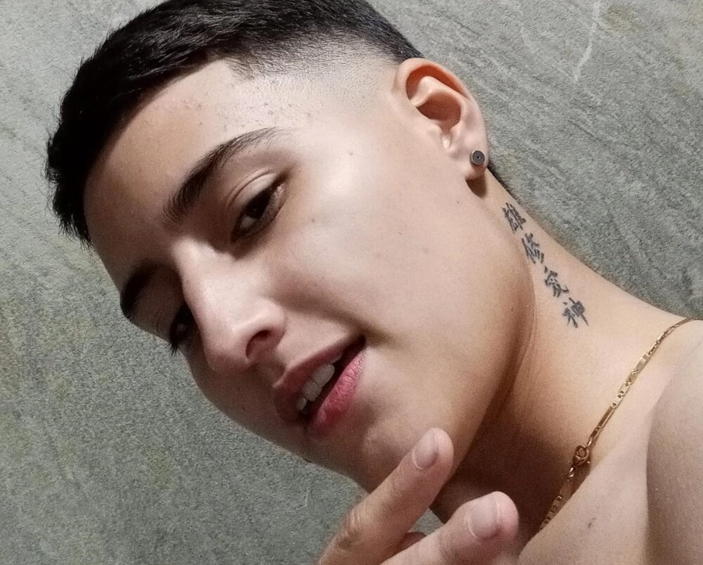 santiago_smithy from stripchat