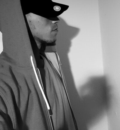 Zuchthengst_Erste_Sahne Male Skinny Live Cam Striptease