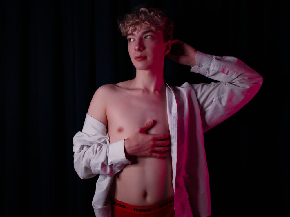 TrevorBenson Offline XXX-Chat