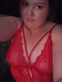 curvyhotred Webcam Model Profile