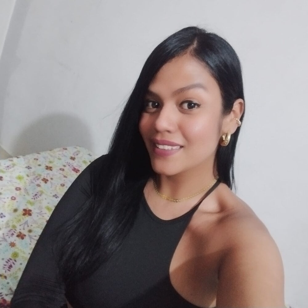 Live sex webcam photo for Luna30__ #289608131