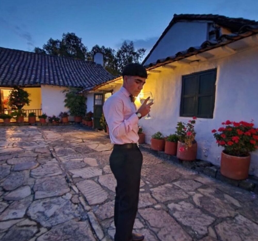 hank_hand from stripchat