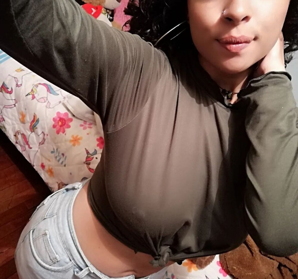 Live sex webcam photo for Bonnie_tucci_ #289828394