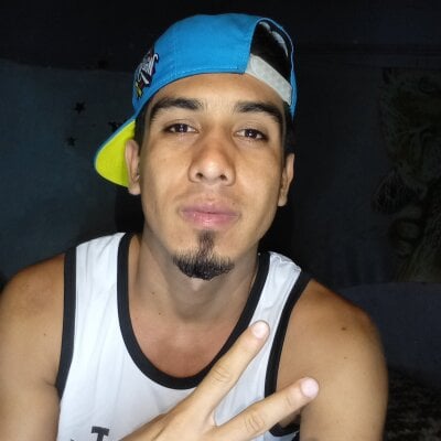 Elkin_26 Male Flexing Nude Cam