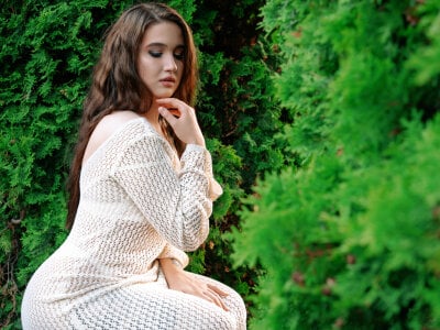 ChristinaMilton Female Brunettesyoung Free Cam Strip