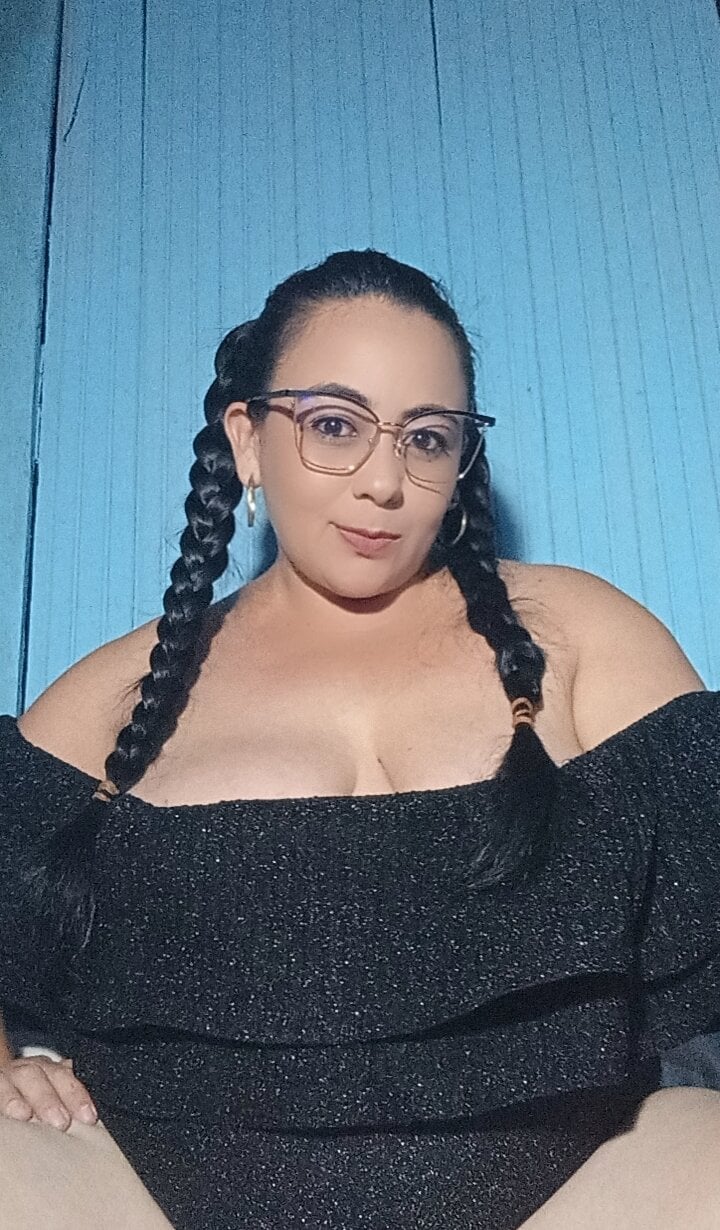 livesex.fan celeste_dulce30 livesex profile in on-your-monitor cams