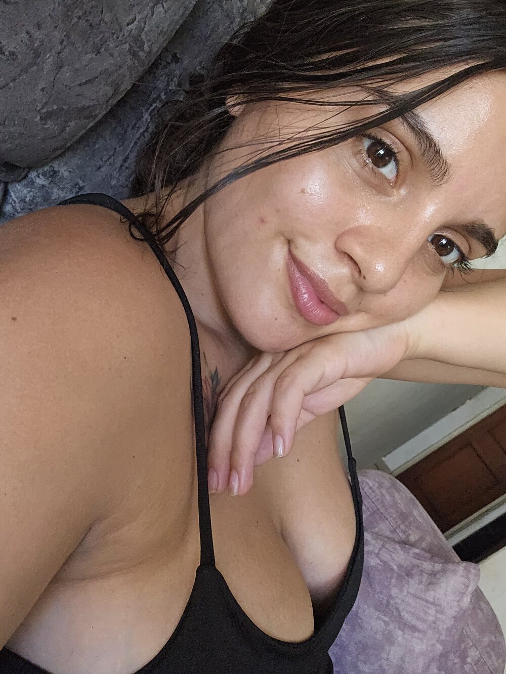 stripchat emily-goddess1 webcam profile pic via livesextrans.com