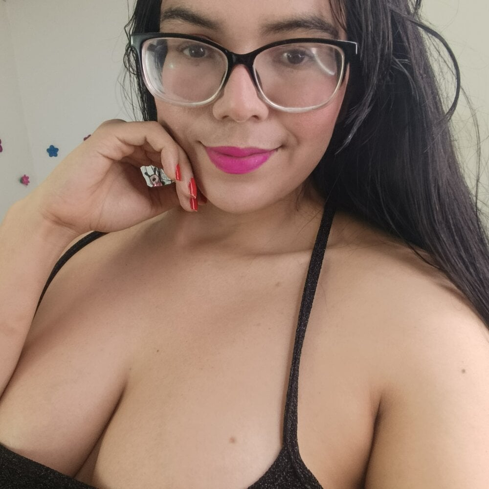 elivecams.com dulcesexy35 livesex profile in in-my-little-and-naughty-universe cams