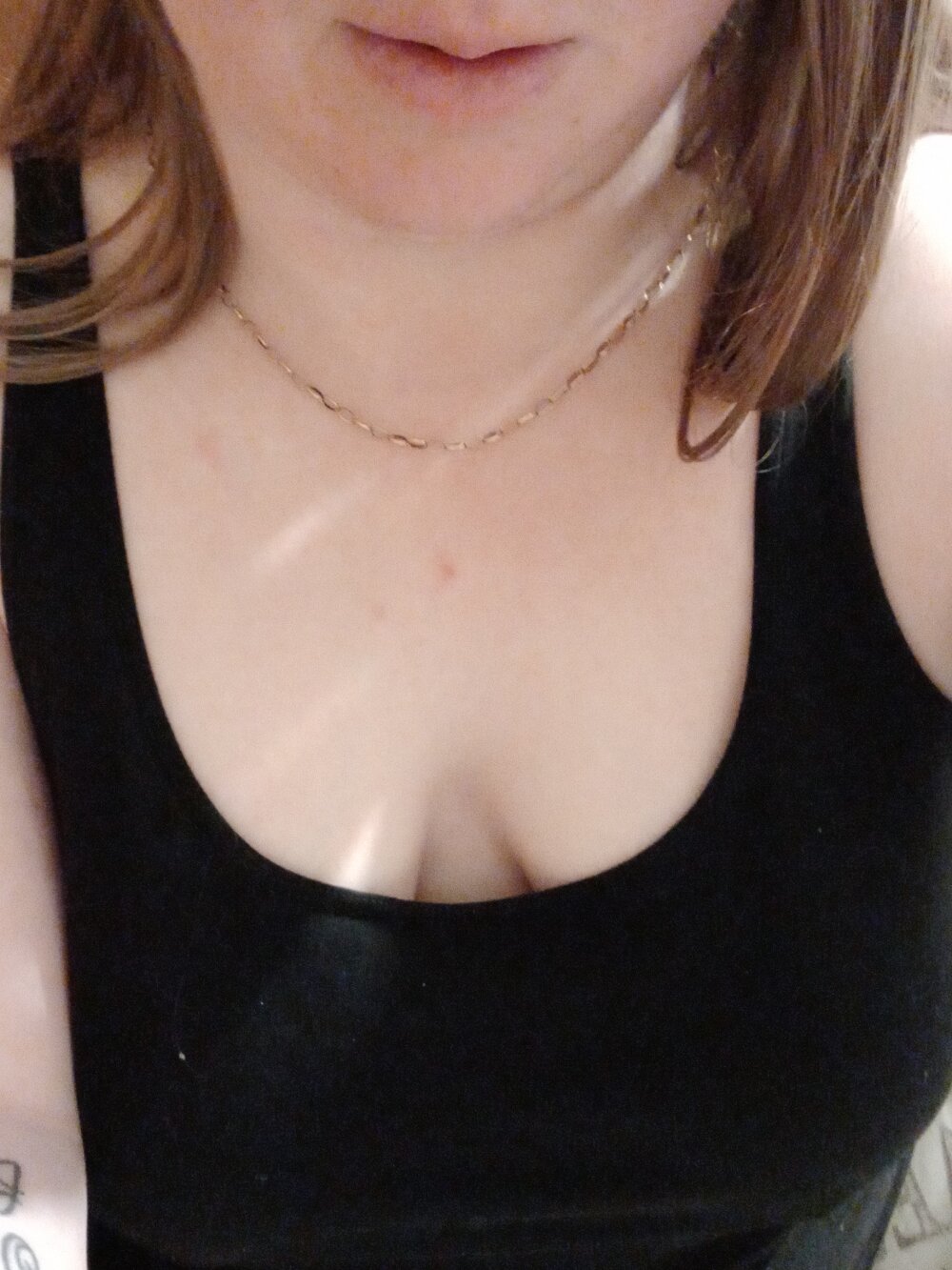 NaughtyRose-93X's Offline Chat Room