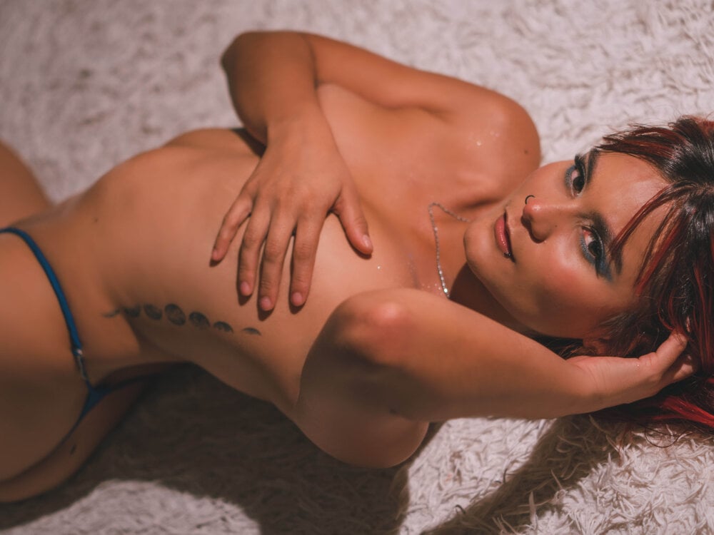 stripchat miiaa_jones webcam profile pic via glamcambabes.com