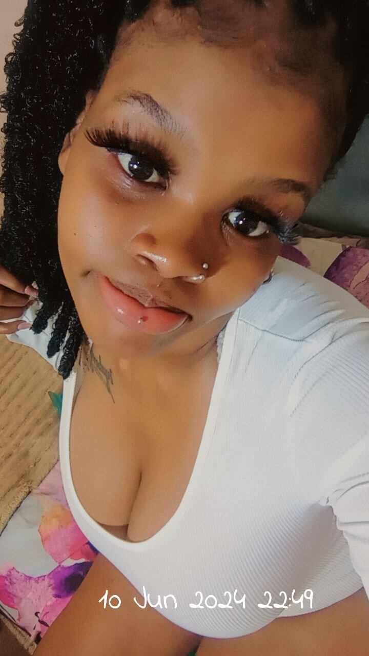Leandra24