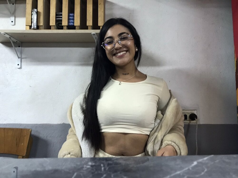 pornos.live camila-marinn livesex profile in brown-eyes cams