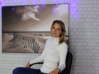Tifanny_Kiss2's Offline Chat Room