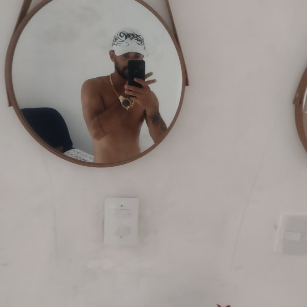 pikademel018's Offline XXX Chat