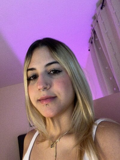 keylly_cute from stripchat