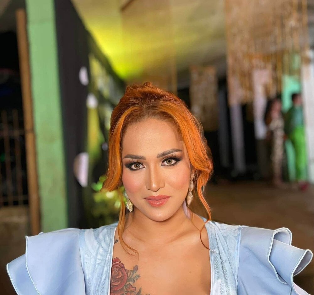 ChloeAsian: офлайн-секс-чат