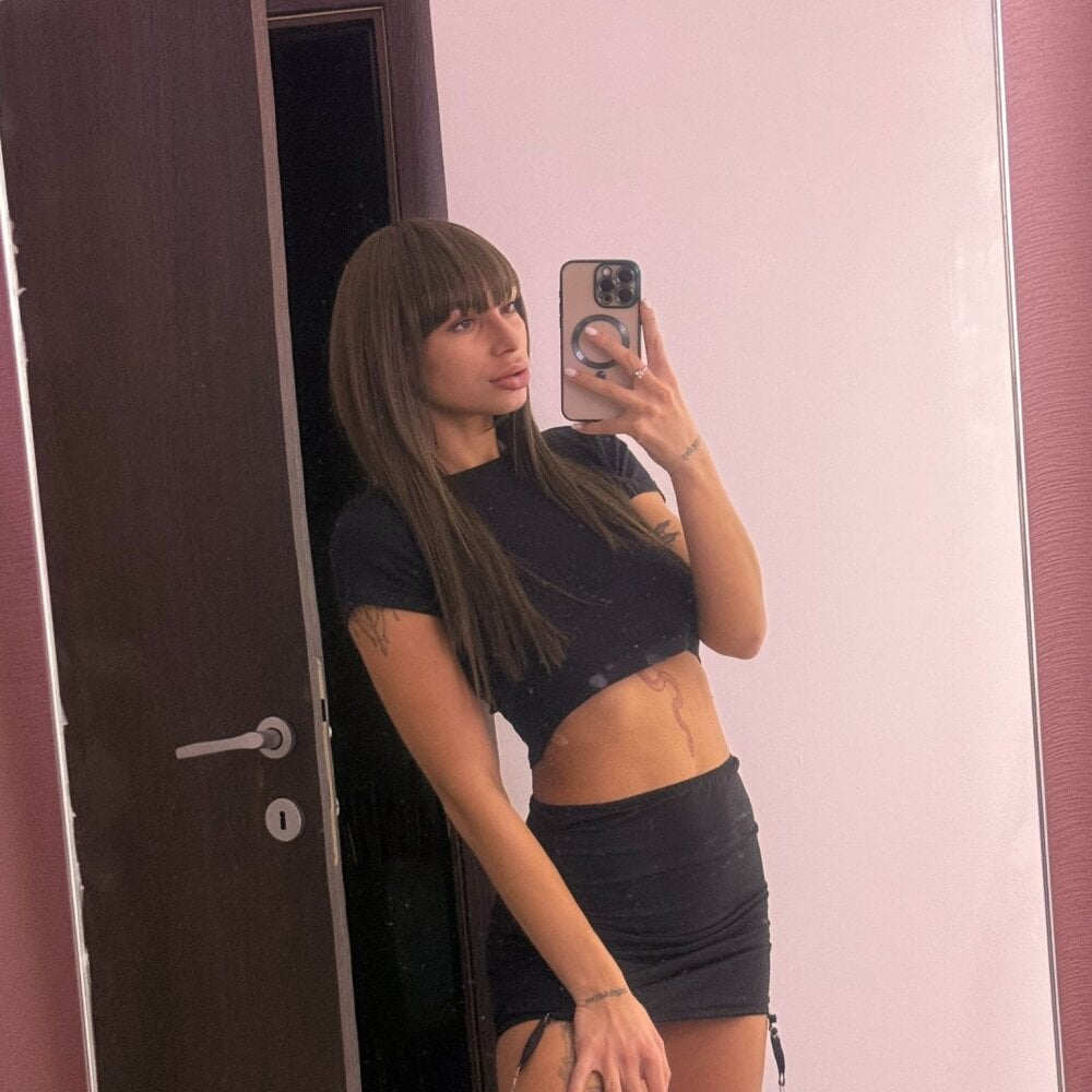 livesex.fan lunnaveil livesex profile in at cams