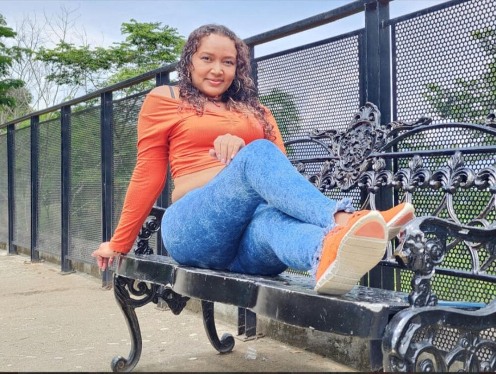 Live sex webcam photo for BetzabethMiller_ #289593825