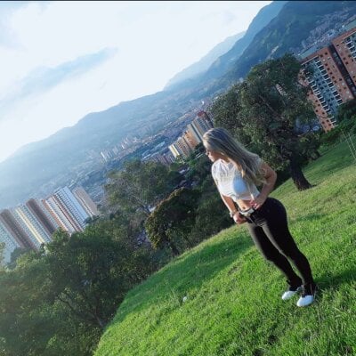 Nathalynbarnes Female Blowjob Free Cam Striptease