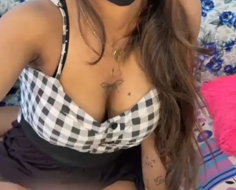 VILLAGE_LOVER_ live cam model at StripChat