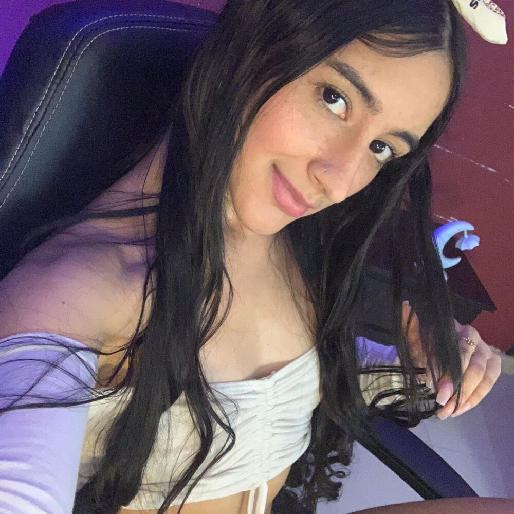 iluvcams.com keniavelvet_ livesex profile in in-the-witches-forest cams