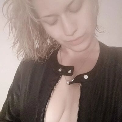 ElianBennie 🙇 live naked webcam