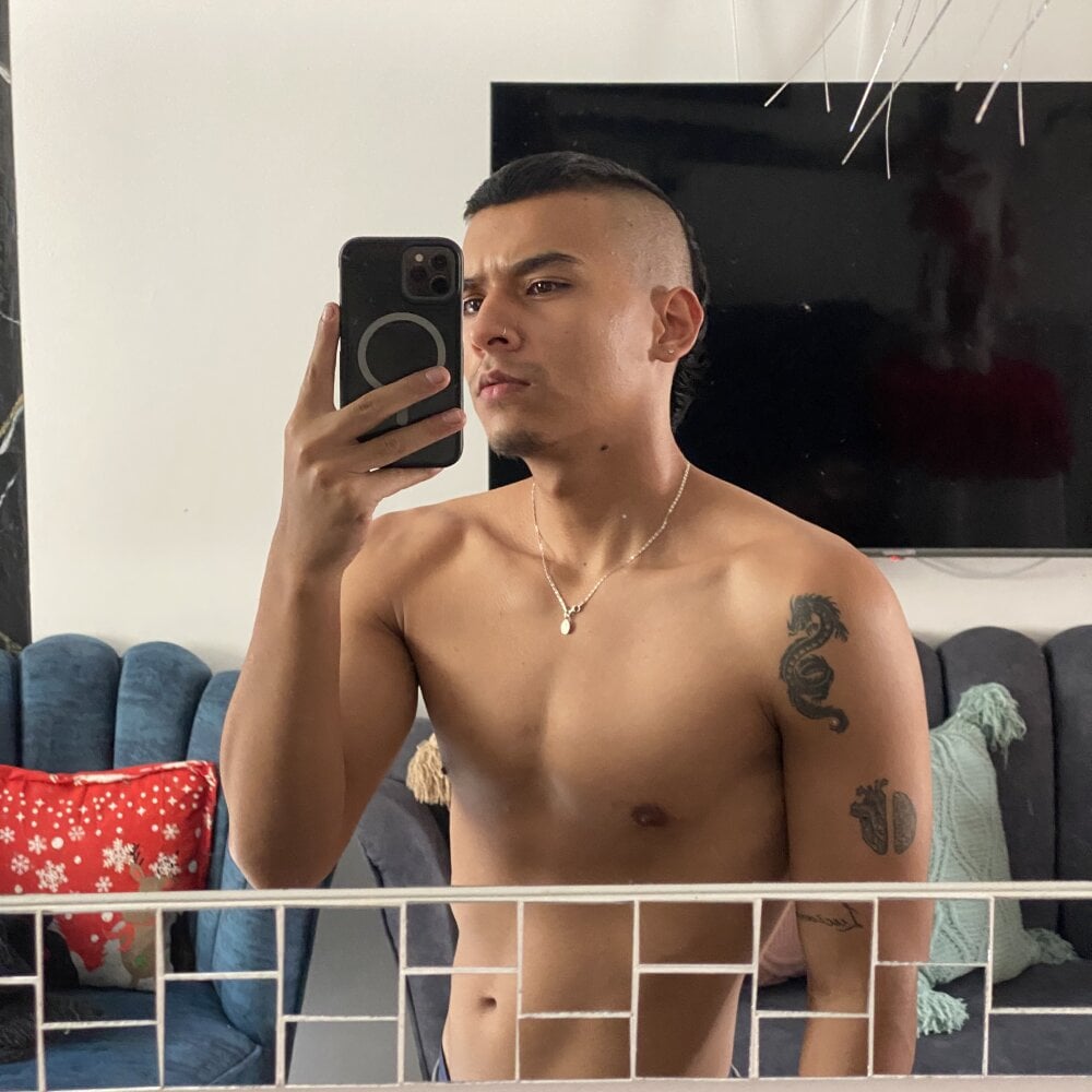 yonier_maru01's Offline XXX Chat