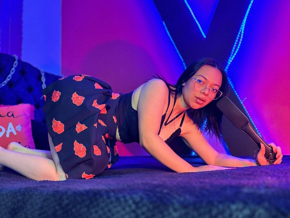 ariana_bellee live cam model at StripChat