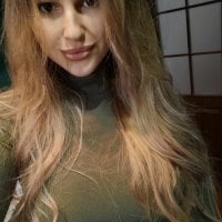 LolaHolmes' Offline Chat Room