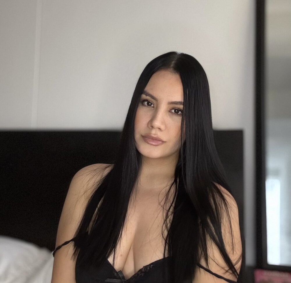 sexcam-girls.com lena_velvet livesex profile in french cams