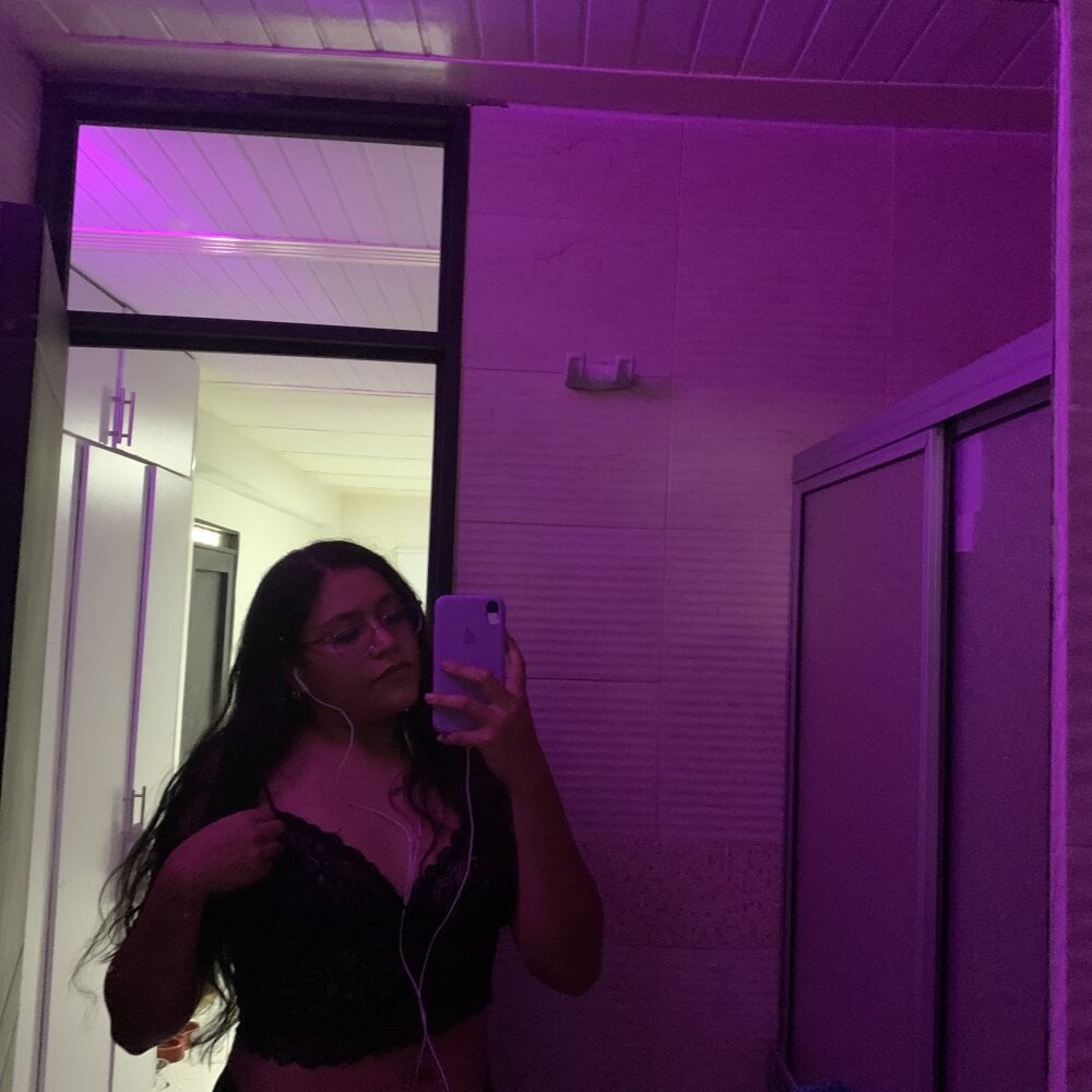 sexcam-girls.com sckbre livesex profile in spanish cams