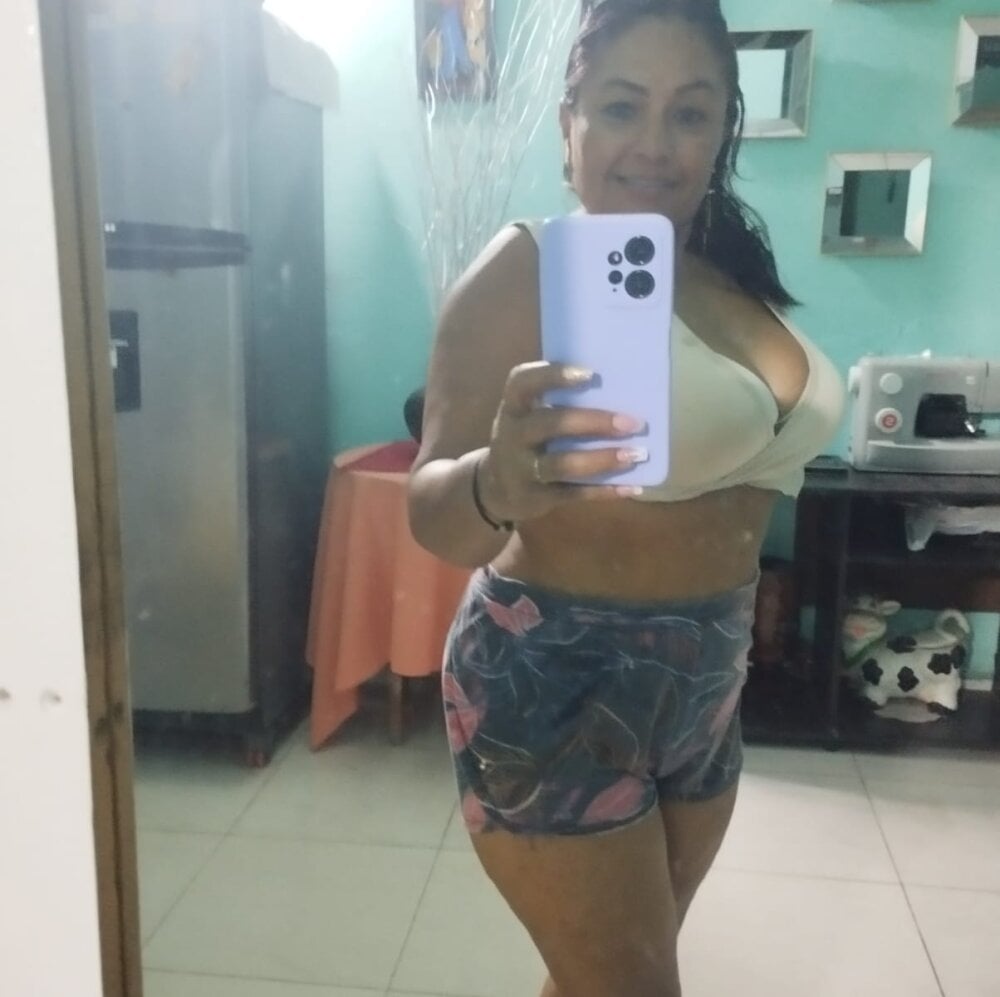 little-vanessahot profile