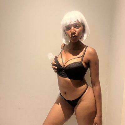 FreakyBitch99 live on StripChat