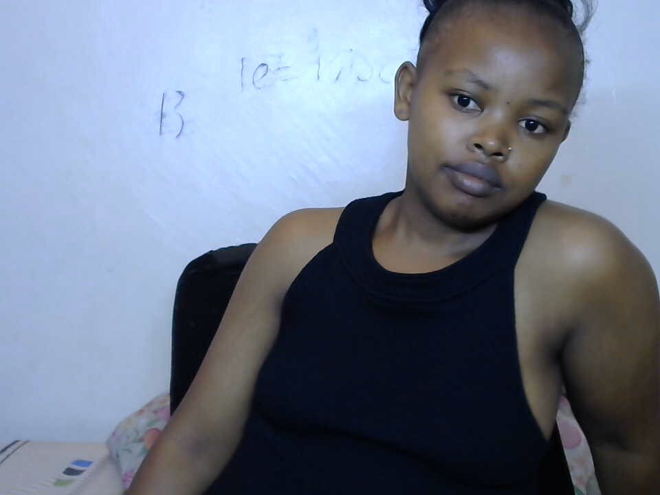 Live sex webcam photo for Milkyshaury #288458371