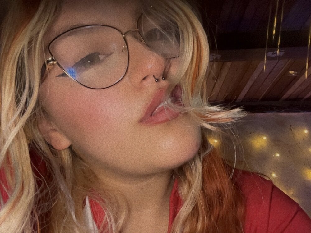 sophia_weest99 from stripchat