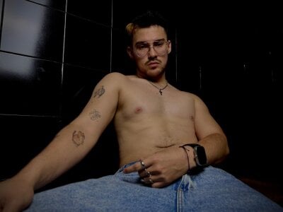 BrunoWalkerr Male Flashing Webcam Chat