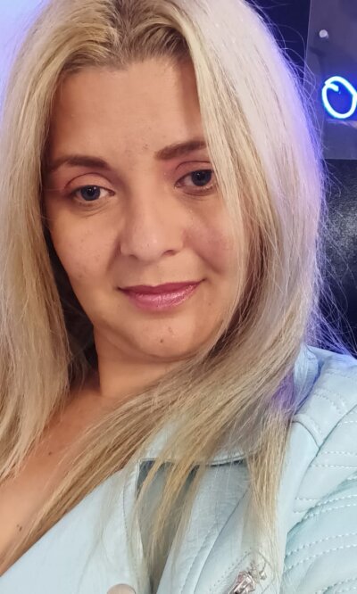 Athenea Milf Cam Model Free Live Sex Show And Chat Stripchat