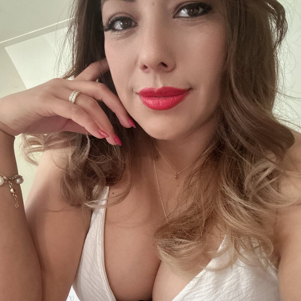 pornos.live squirtarisha livesex profile in latino cams