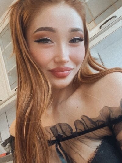 LienKong live on StripChat
