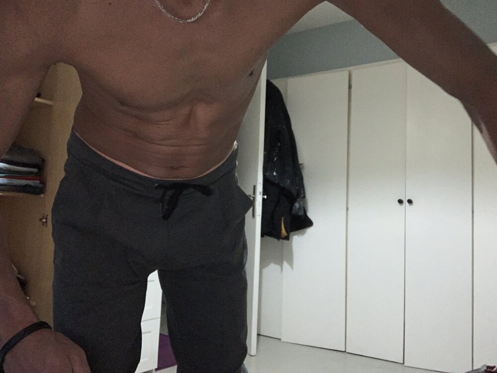 yoyo6923 from stripchat